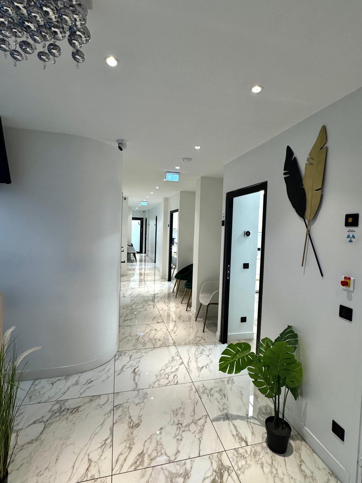 Couloir moderne du cabinet dentaire